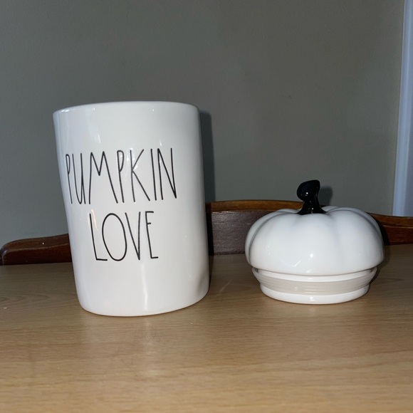 Rae Dunn PUMPKIN LOVE Candle with Pumpkin Topper - Picture 5 of 9